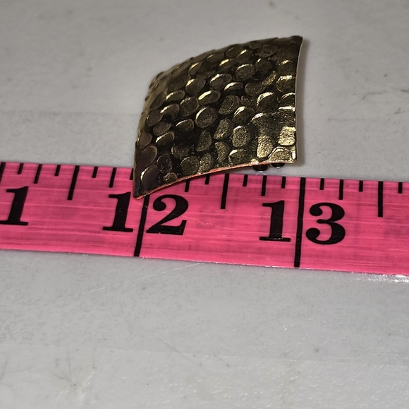80s Hammered Gold Tone Metal Earrings 14 - Picture 3 of 3